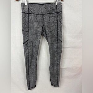 Lululemon Speed Tight V Fall Net Leggings Size 8 Black and White